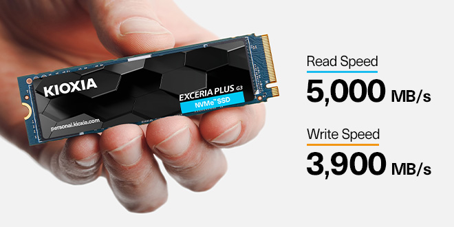 Hand holding EXCERIA PLUS G3 - NVMe SSD